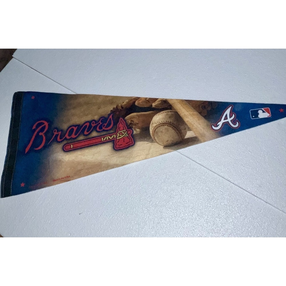 VTG MLB Atlanta Braves Bat Ball & Glove Logo‎ Baseball Felt Pennant 90s